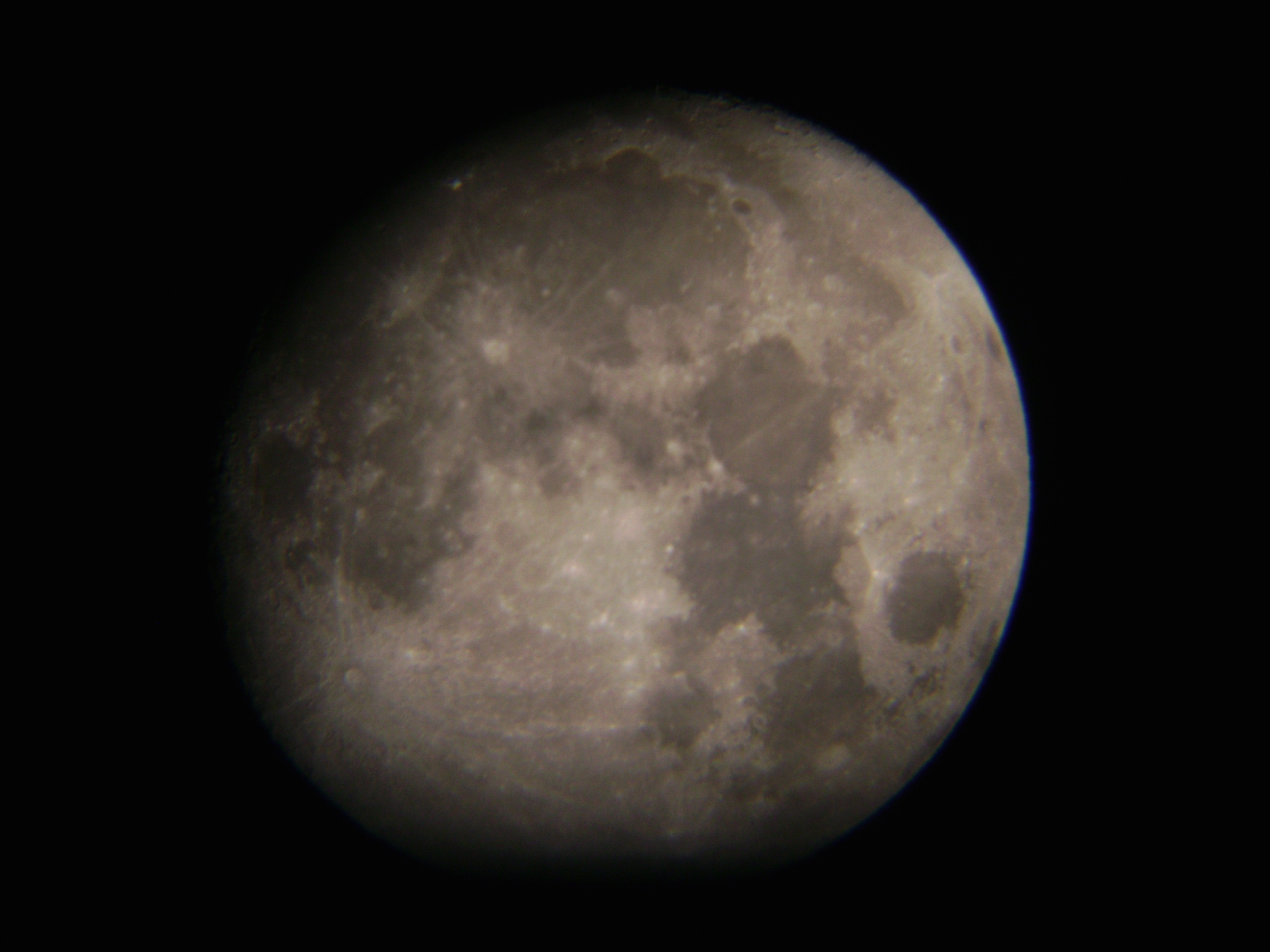 luna1.JPG.c2585687f6675eaf74c0d6fdc0b180