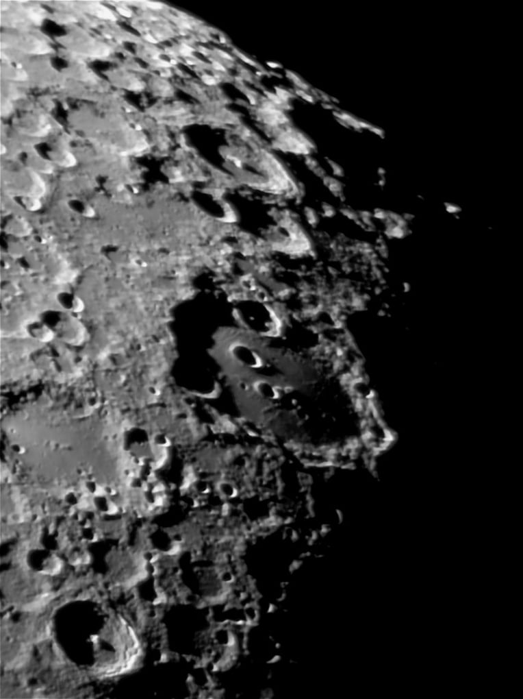 5776b6bdf2576_clavius16-07-13vid1000fram